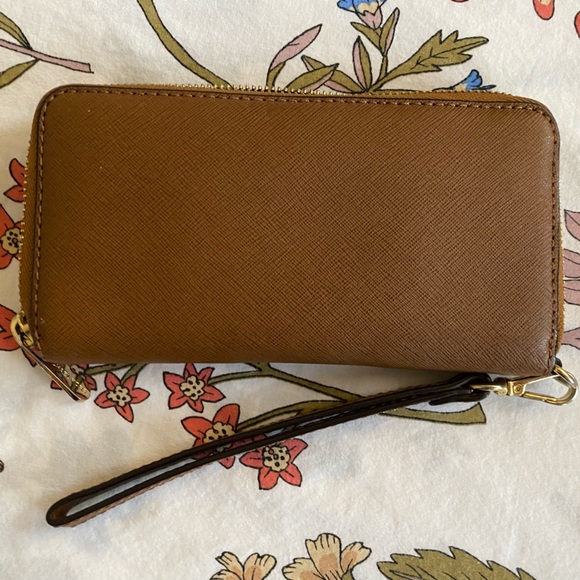 Michael Kors Continental Wristlet - Picture 6 of 6